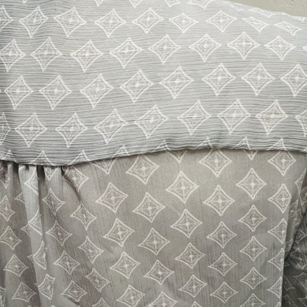 Banana Republic Women’s Grey Blouse Size XS, Geometric Pattern (A0128) - Picture 5 of 7
